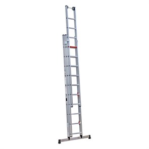Трехсекционная лестница для работы на наклонной поверхности 3х10 ступеней