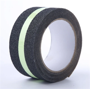 Лента самоклеящаяся противоскользящая Anti Slip Tape крупной зернистости (60 grit) черная с фотолюминесцентной полосой